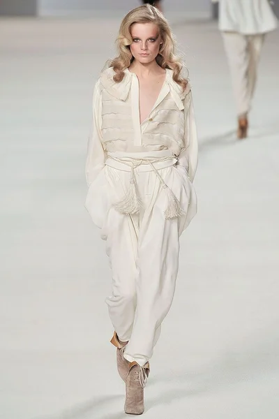 Look 25